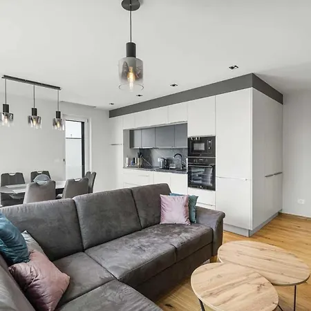 Sea View Apartment *