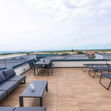 Sea View Apartment *