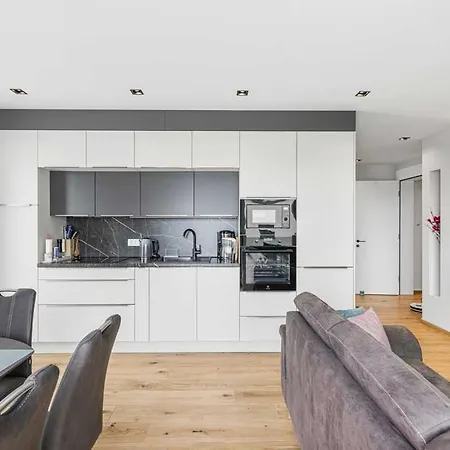 Sea View Apartment *